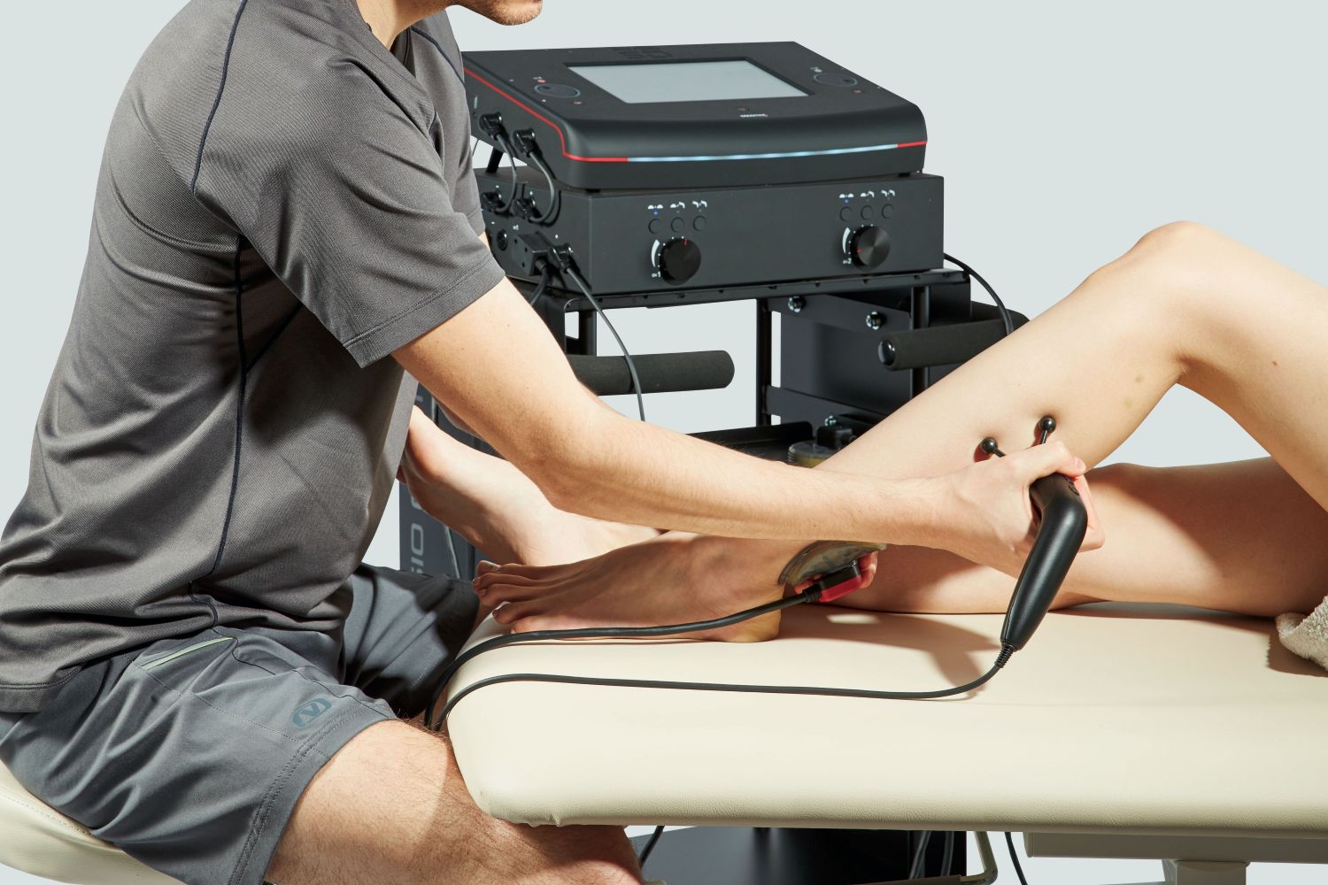 干渉電流型低周波治療器 フィジオ5D 使用イメージ